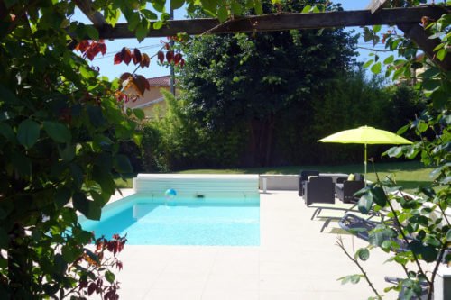 Une piscine d'un particulier chauffée par une pompe à chaleur Polytropic