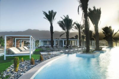 Une piscine de rêve au bord du Golfe d'Oman