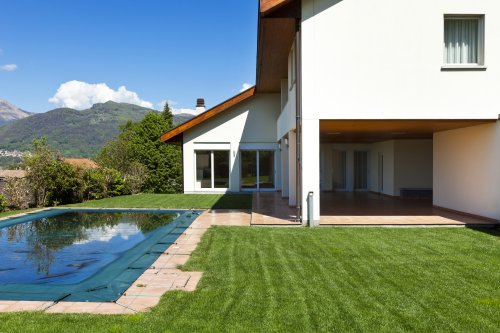 Une piscine à la montagne